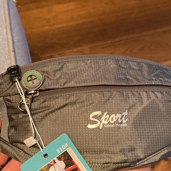 Fanny pack. BNWT - Picture 4 of 6